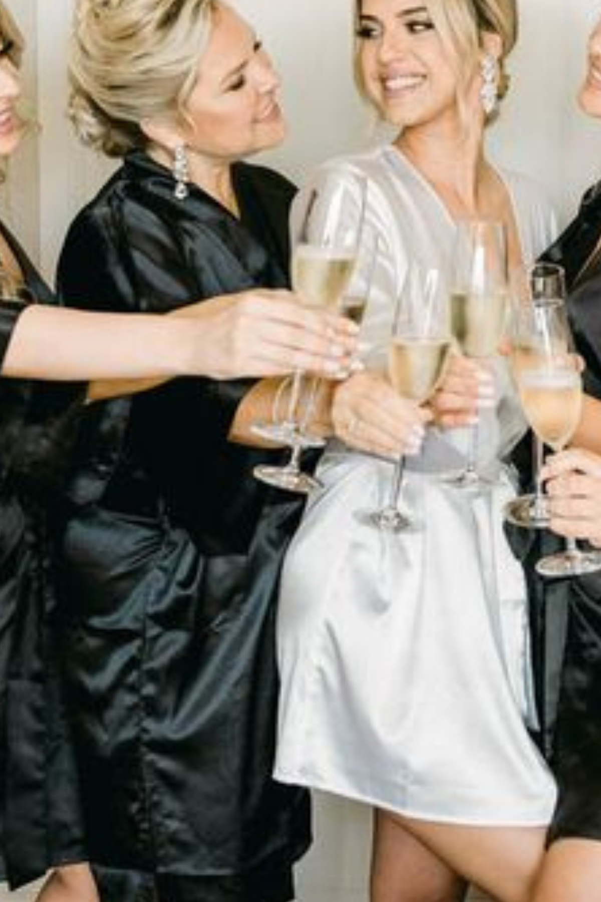 SUMDGE BRIDE & BRIDE'S SQUAD ROBES