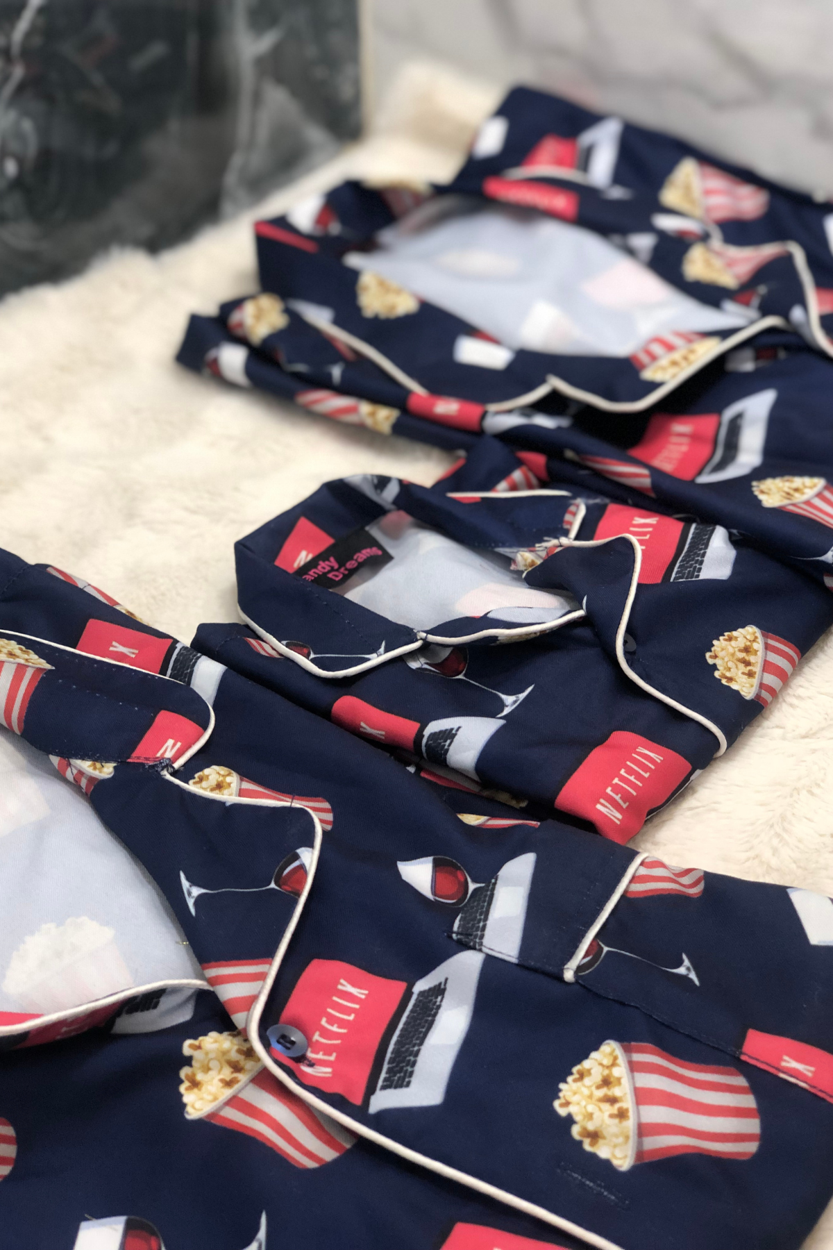 NETFLIX NAPS WOMEN NIGHTSUITS SET