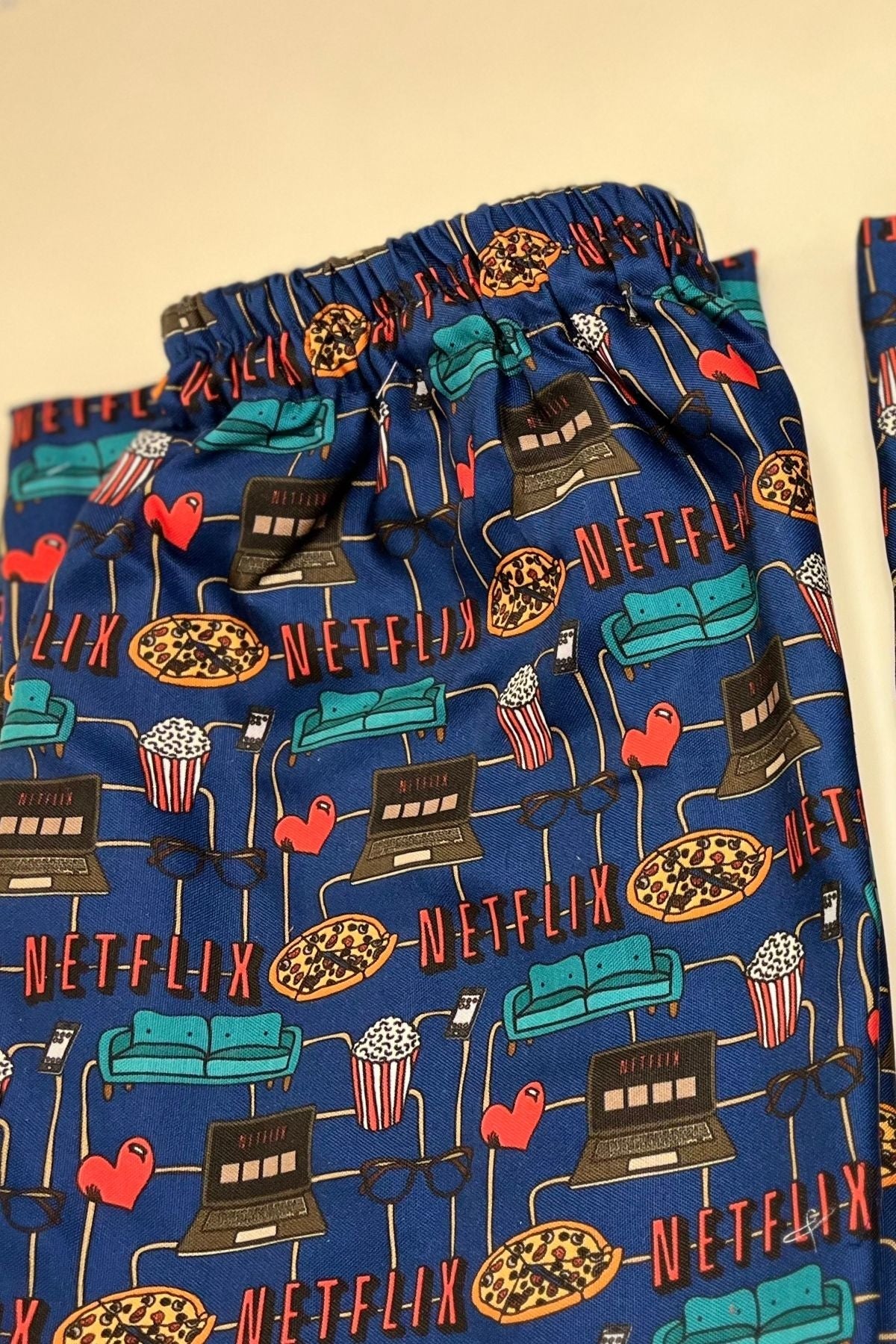 ARTFUL NETFLIX COUPLE NIGHTSUITS SET